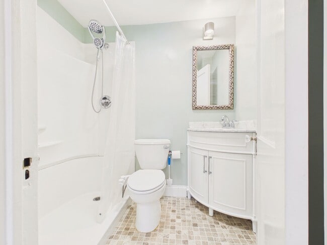 Building Photo - 1525 N Front St