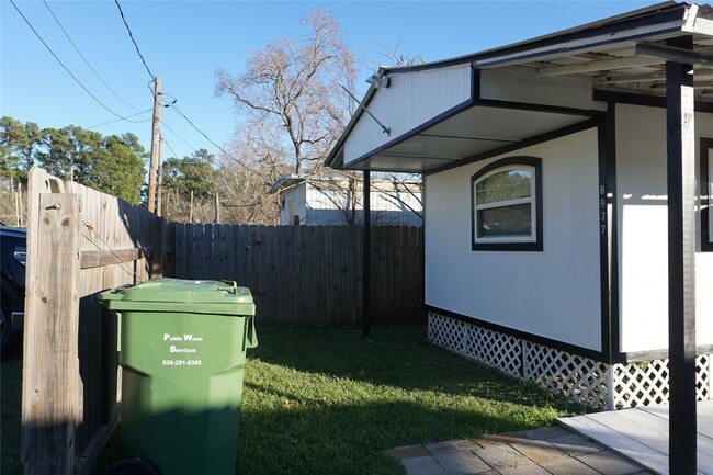 Building Photo - 8977 Gladewood