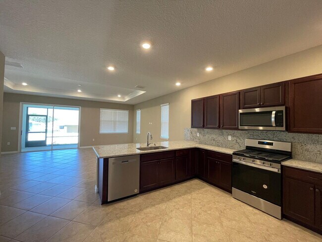 Building Photo - ***Move-In Special: 2 Weeks Free Rent! | B...