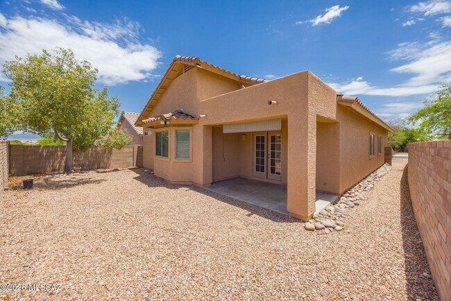Building Photo - 8403 N Coyote View Ct