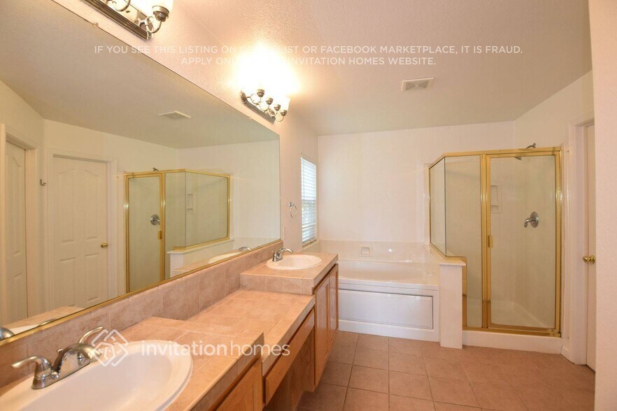 Building Photo - 9554 E Park Dr