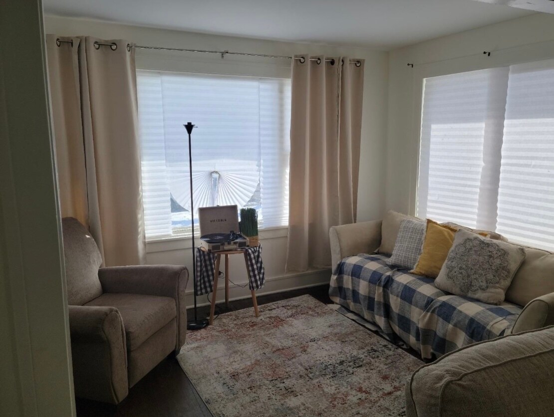 Building Photo - 556 Lincoln St