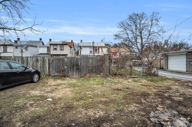 Building Photo - 2 bedroom 1 bathroom located in the heart of Carlisle