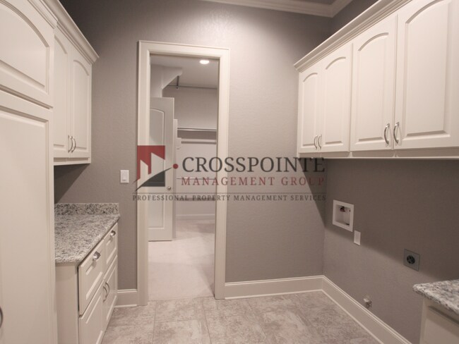 Building Photo - Gorgeous 3 bed 2 bath home in Hadley Court!