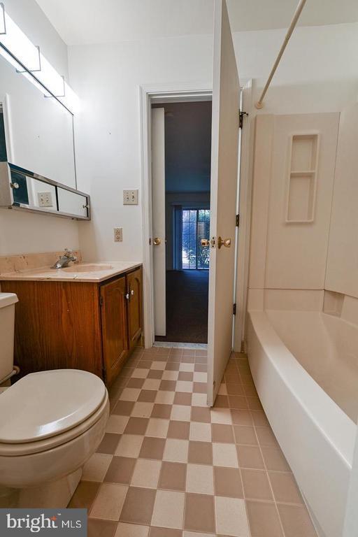 Building Photo - 305 Westridge Cir