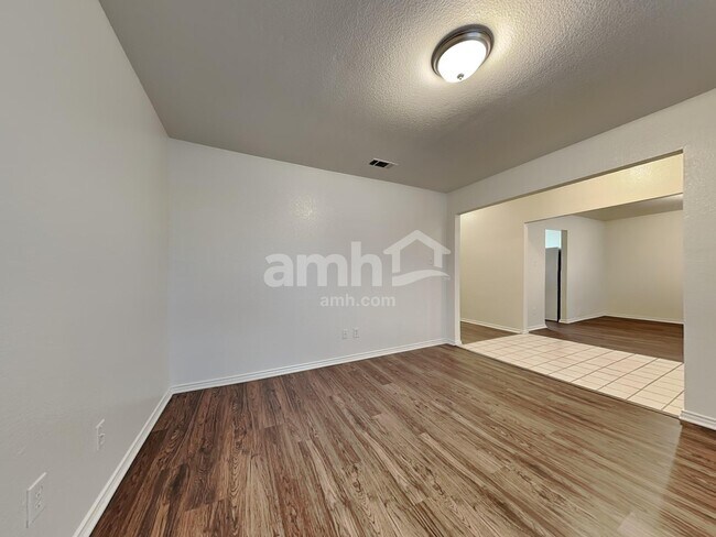 Building Photo - 3806 Evinrude Dr