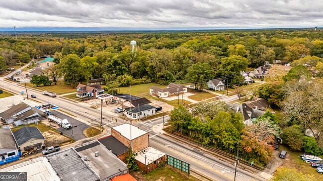 Building Photo - 6 W Oak St