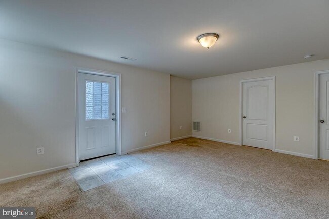 Building Photo - 336 Boxelder Dr