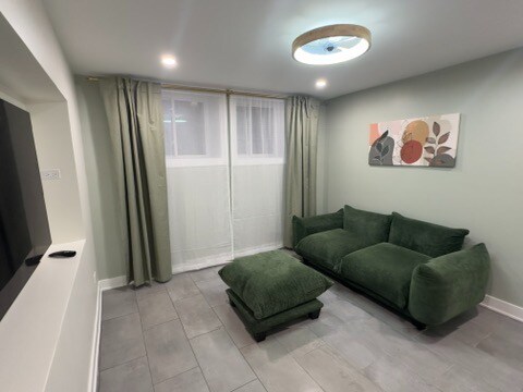 Building Photo - 1529 N Maplewood Ave