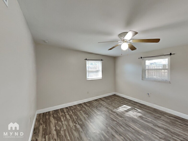 Building Photo - 14 Lamplight Ln