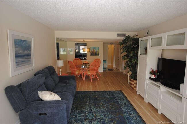 Building Photo - 5333 SE Miles Grant Rd