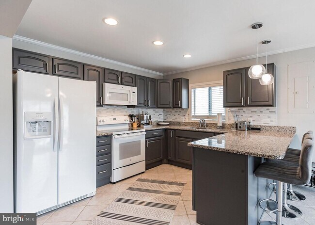 Building Photo - 121 Newport Bay Dr