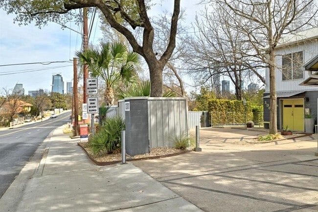 Building Photo - 1301 S 1st St