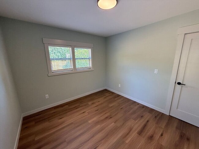Building Photo - 805 Boxwood Ln SE