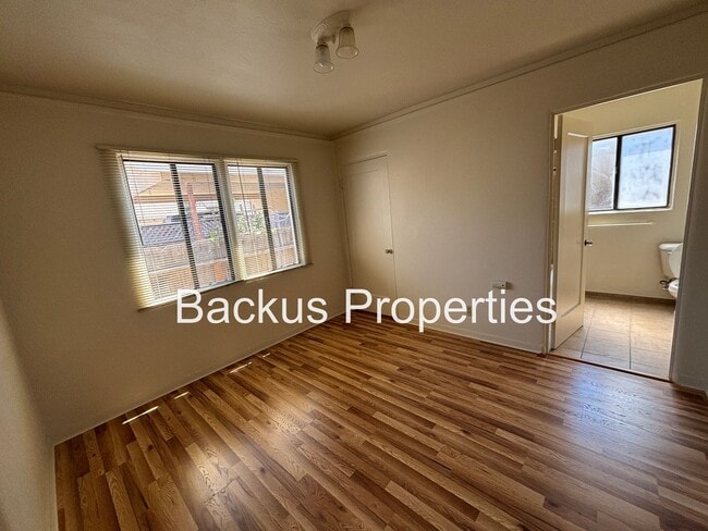 Building Photo - 247 Geil St