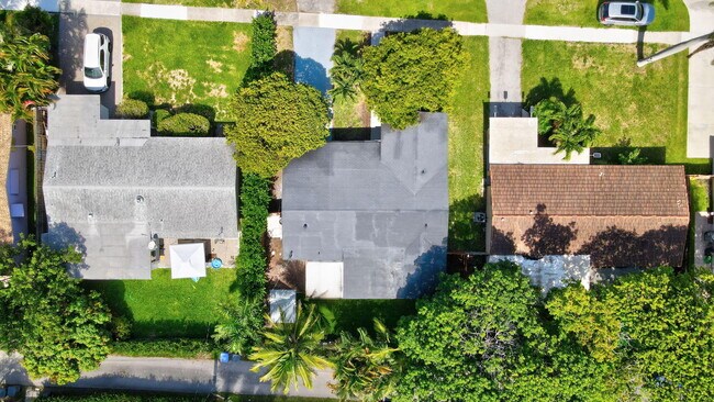 Building Photo - 2112 N 14th Terrace