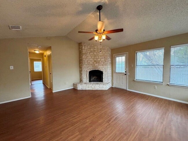 Building Photo - Come see this great single-story home available in Buckingham Estates subdivision!