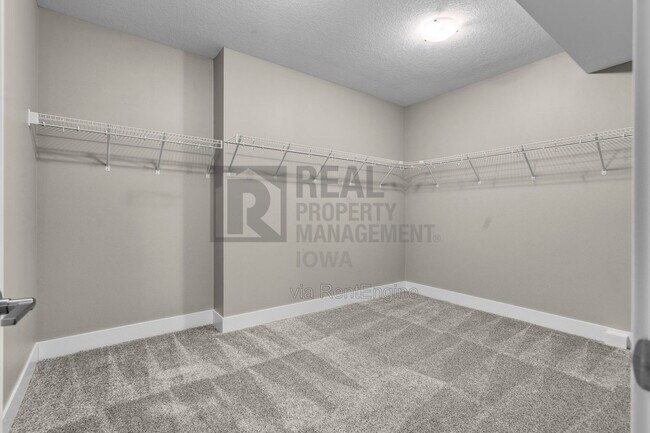 Building Photo - 16893 Madison Cir