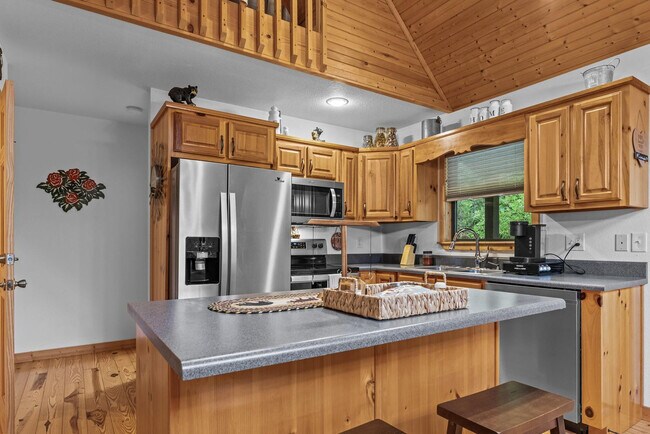 Building Photo - 4050 Henson Rd