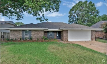 Building Photo - Heart of Bossier - Remodeled!