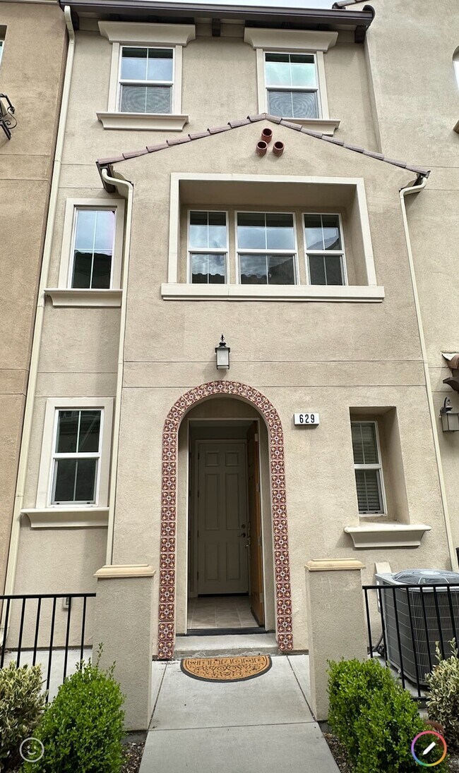 Building Photo - 629 Barcelona Loop