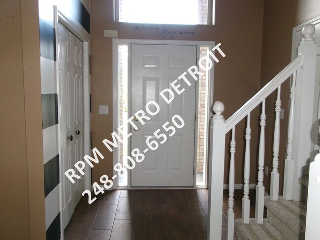 Building Photo - SPACIOUS HOME IN BROWNSTOWN