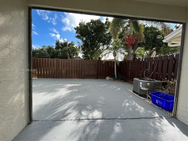 Building Photo - 5170 Tennis Ln