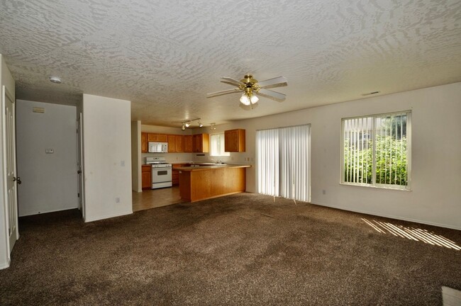 Building Photo - Broadmoore Community, 4 bed 2.5 bath