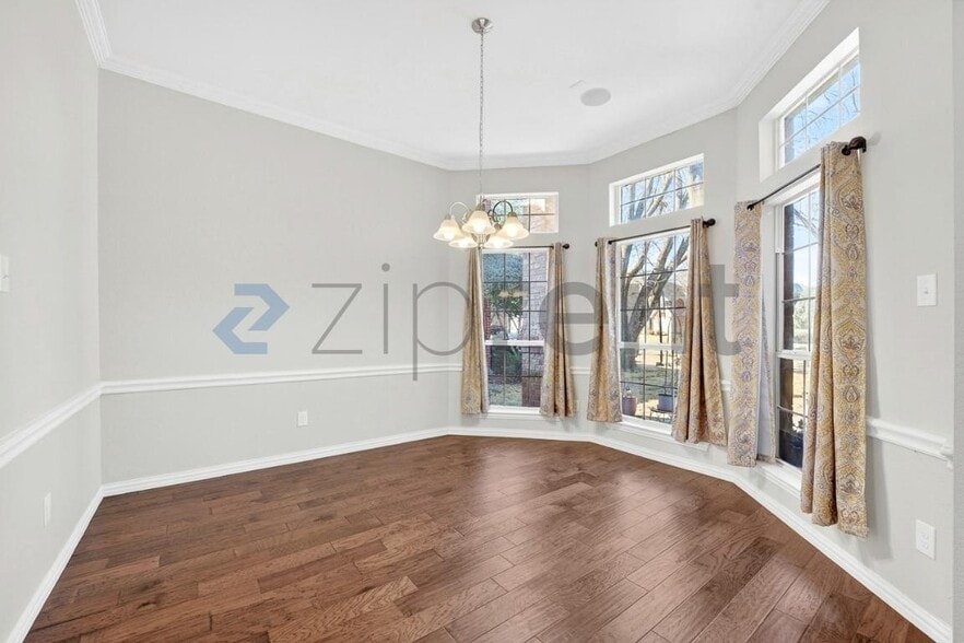 Building Photo - 909 Parker Dr