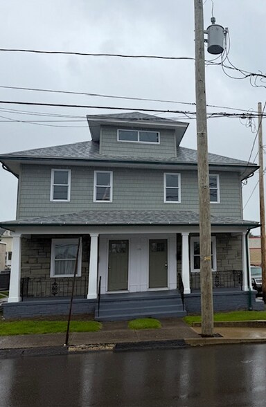 Primary Photo - 115 Oak St