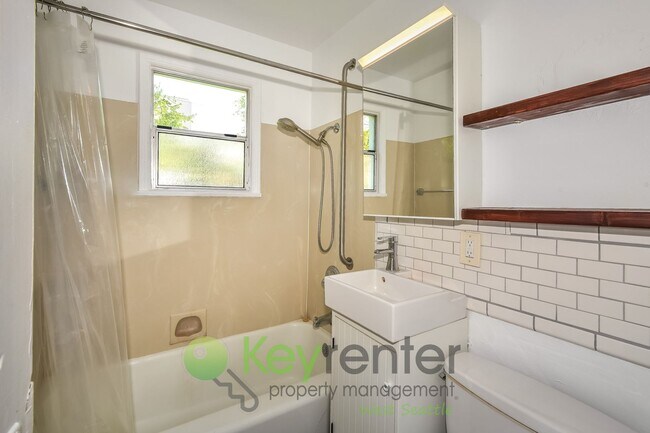 Building Photo - Clean Design and Easy Living in Seattle