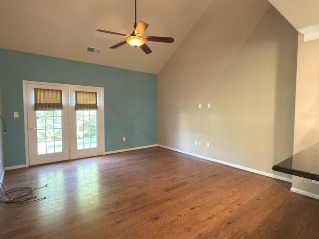 Building Photo - 3 Bedroom, 2.5 Bath, Loft, 2-Car Garage Ho...