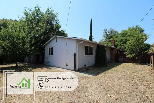 Building Photo - 3040 Sharon Ave