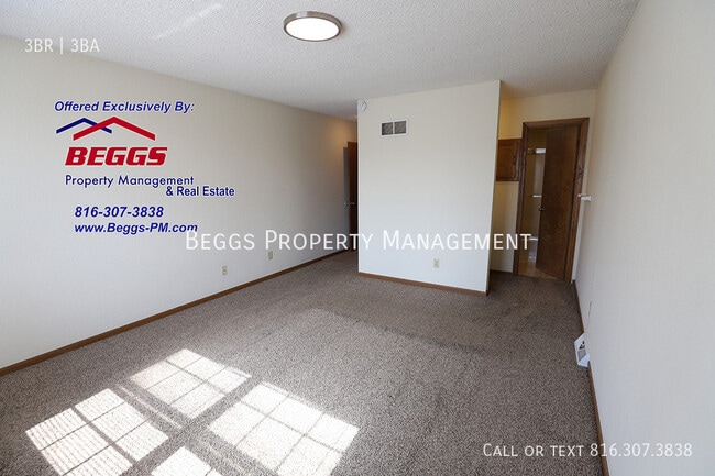 Building Photo - 317 Dains St