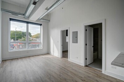 Building Photo - 4749 N Western Ave