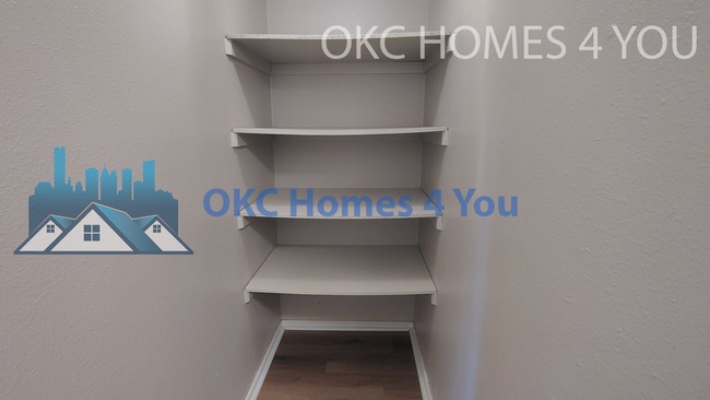 Building Photo - Updated 2bed in Yukon