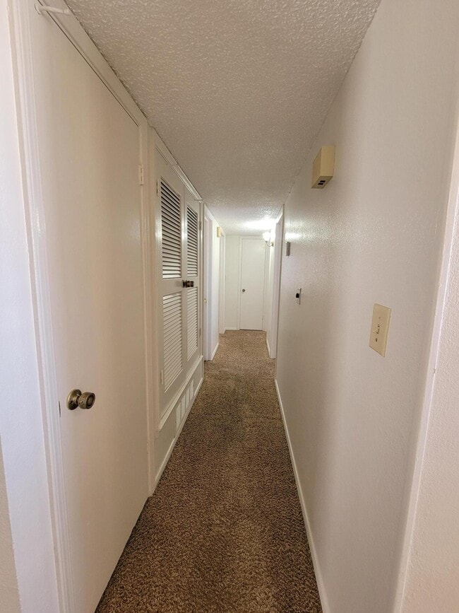 Building Photo - 7716 Iroquois Dr
