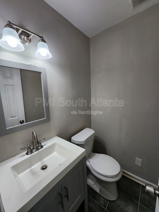 Building Photo - 141 Peyton Pl SW