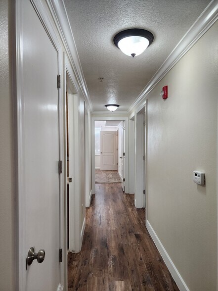 Building Photo - 1030 N 995 W