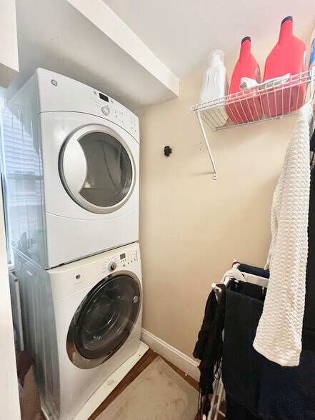 Building Photo - 61 Wait St