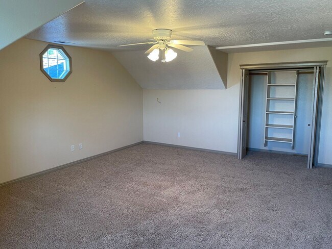 Building Photo - Beautiful 3-bedroom home on a large corner lot!