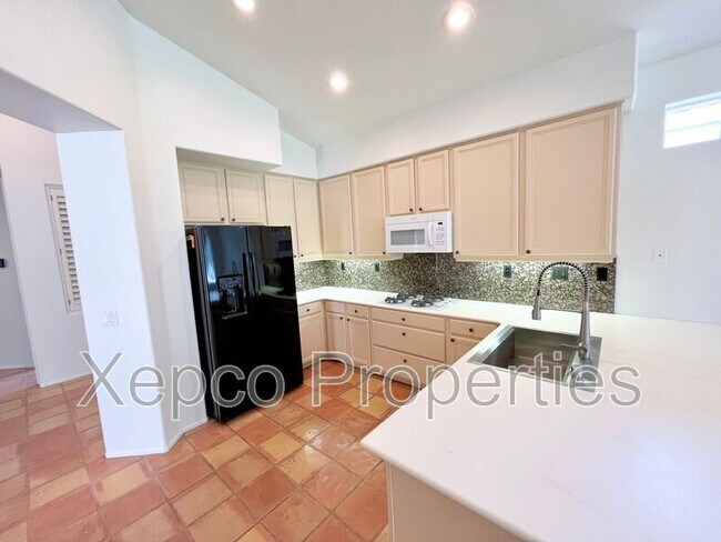 Building Photo - 42451 Saladin Dr