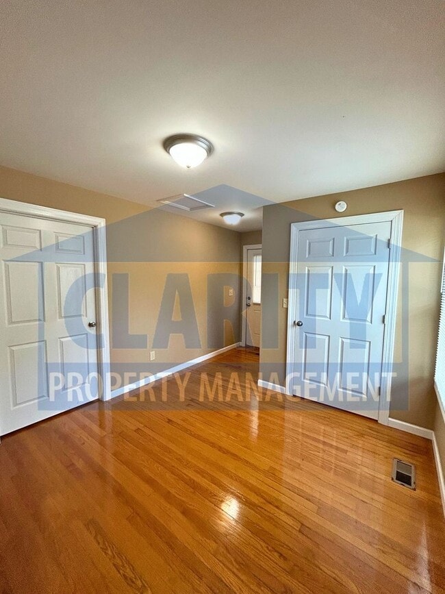Building Photo - 883 Harle Ave NW