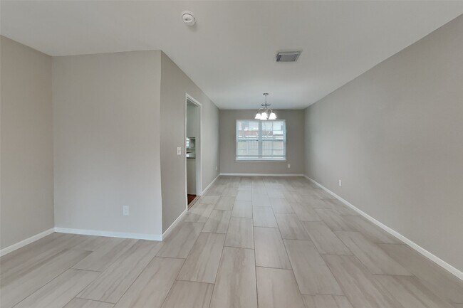 Building Photo - 16811 Country Bridge Rd