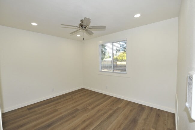 Building Photo - New Remodel 2 bed 1 bath
