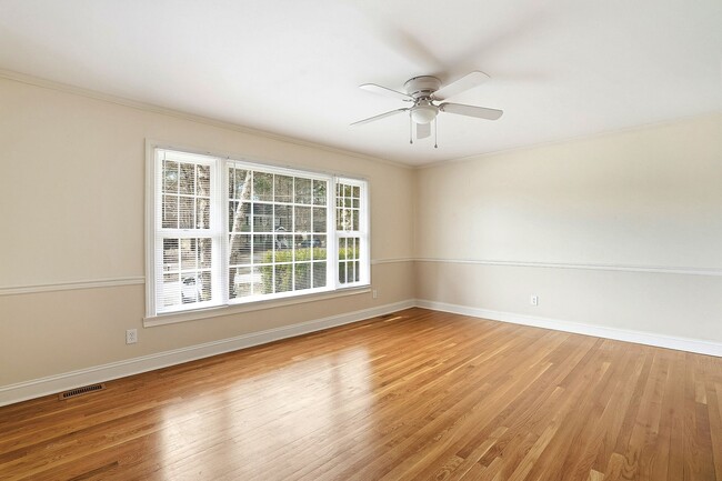 Building Photo - LIVE IN THE HEART OF RALEIGH-BEAUTIFUL AND FUNCTIONAL HOME AWAITS YOU!