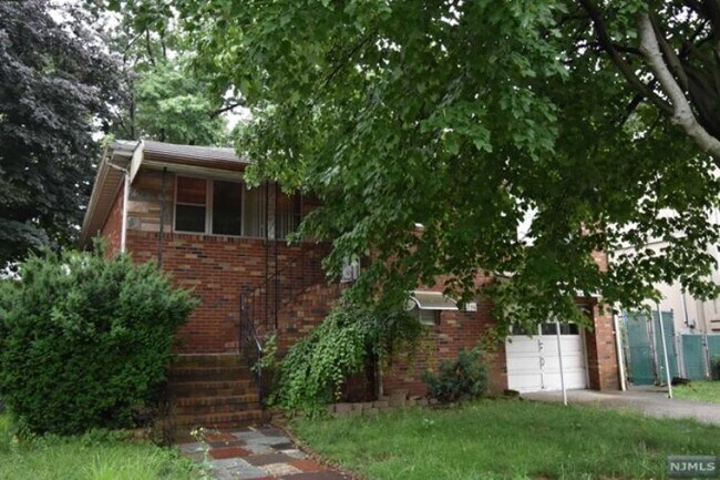 Primary Photo - 356 Slocum Way