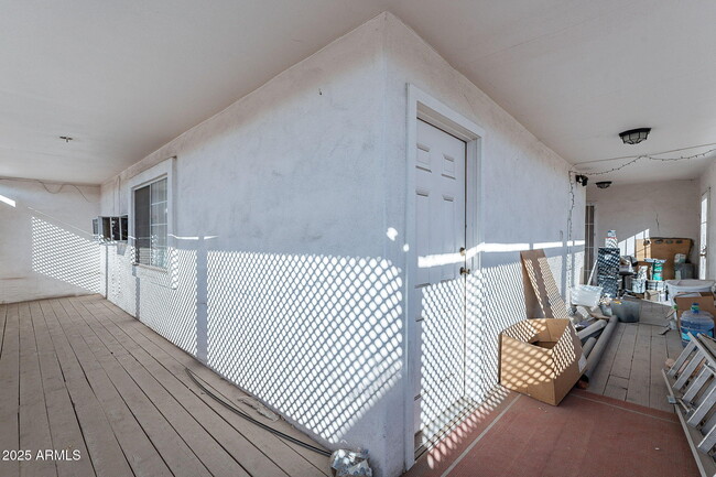 Building Photo - 745 E Pierce St