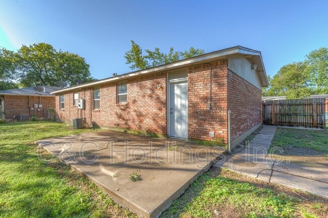 Building Photo - 2427 S 126th E Ave