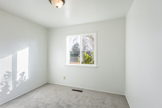 Building Photo - 1609 N Plateau Ave